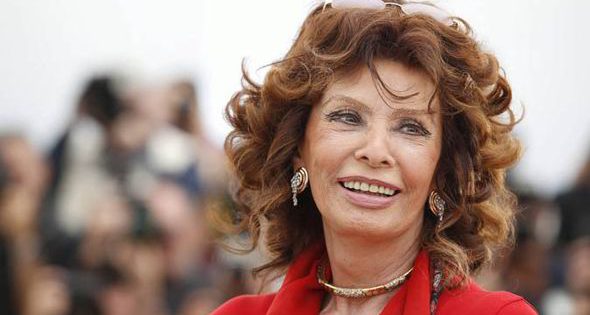 Sophia Vilani Scicolone ou simplesmente Sophia Loren, nasceu em Roma no dia 20 de setembro de 1934. Portanto, por ocasião do seu aniversário vamos homenagear esta que sempre foi considerada como uma musa do cinema italiano.