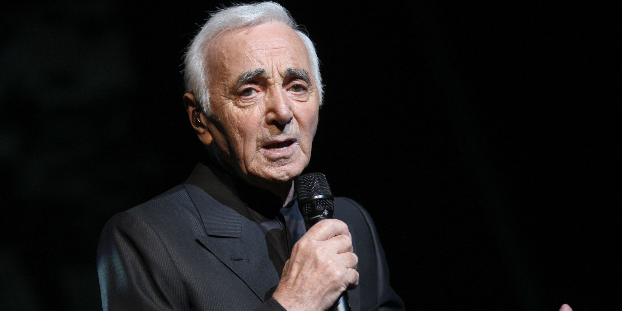 Charles Aznavour nasceu em Paris no dia 22 de maio de 1924. Se estivesse vivo estaria completando 99 anos. Charles Aznavour faleceu no dia 01 de Outubro de 2018 em Alpilles, França.
