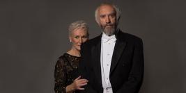 O filme A ESPOSA, do diretor sueco Björn Runge, mostra mais uma vez que dentro da constelação cinematográfica, a figura da atriz Glenn Close continua brilhando intensamente e nesse caso justificando plenamente sua indicação a vários prêmios importantes. 