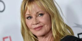 Melanie Griffith nasceu no dia 09 de agosto de 1957 em Nova York e estudou na Hollywood Professional School.  Filha da modelo e atriz Tippi Hedren que atuou em “Marnie, Confissões de Uma Ladra” e  "Os Pássaros" de Alfred Hitchcock.