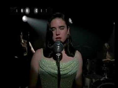 O filme de 1998 estrelado por Kiefer Sutherland e Jennifer Connelly que aparece cantando em cena, mas na verdade  a voz é da  cantora Anita Kelsey.