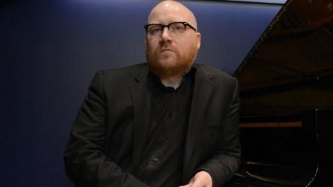 A partida de Jóhann Jóhannsson aos 48 anos praticamente no auge da sua carreira, abre uma lacuna, principalmente para a enorme legião de fãs que os seus trabalhos souberam conquistar.Se a arte deve pegar a realidade de surpresa, quem foi pego de surpresa foram aqueles que aprenderam a admirar e respeitar a competência de um compositor que ousou mudar o padrão das trilhas sonoras, principalmente com o seu trabalho para o filme A CHEGADA.