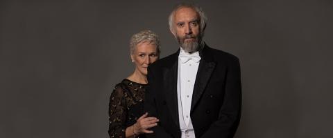 O filme A ESPOSA, do diretor sueco Björn Runge, mostra mais uma vez que dentro da constelação cinematográfica, a figura da atriz Glenn Close continua brilhando intensamente e nesse caso justificando plenamente sua indicação a vários prêmios importantes.