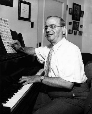 mídia também repercutiu no dia seguinte da festa, críticas aos critérios da academia permitindo que Max Steiner deixasse de ganhar o Oscar pela sua maravilhosa trilha sonora para o filme E O VENTO LEVOU.