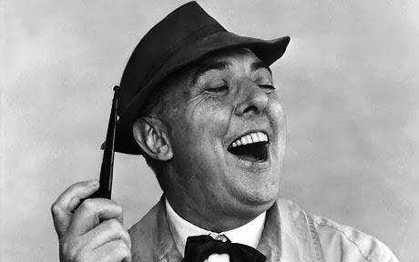 Se Jacques Tati tivesse nascido nos Estados Unidos, seguramente os americanos o transformariam no principal concorrente de Carlitos.  Um dos maiores méritos conquistados por Jacques Tati foi de conseguir elevar o gênero comédia ao patamar de arte.