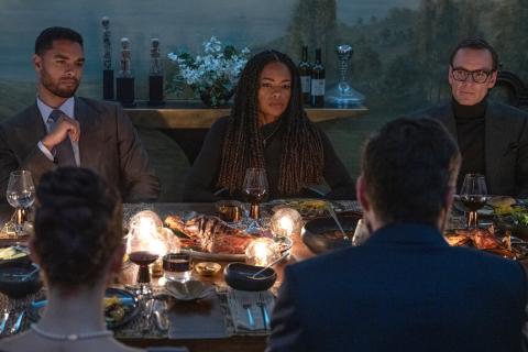 . Assim como o primeiro filme de Soderbergh, CÓDIGO PRETO tem sexo, mentiras e, ao invés de videotape, espionagem.