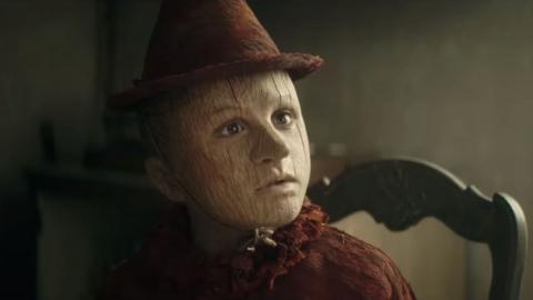 O cineasta Matteo Garrone encontrou uma fórmula perfeita e diferente para o filme PINOCCHIO ao fundir realismo e sobrenaturalismo.