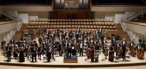 A regência da orquestra é do Maestro Constantino Martinez –Orts.