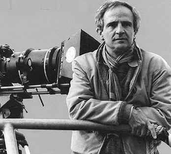 François Truffaut nasceu em Paris no dia 06 de fevereiro de 1932 e morreu no dia 21 de outubro de 1984 aos 52 anos. Como ator esteve em cena 16 vezes, escreveu 36 roteiros e dirigiu 28 filmes. Ganhou 31 prêmios e foi indicado para outros 25. Foi destacada a importância e o tratamento que Truffaut dispensou à trilha sonora em seus filmes.
