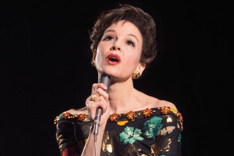 O papel de Judy não poderia ser interpretado por qualquer atriz. Teria que ser alguém já testada e comprovada e com habilidade não só no campo das artes cênicas, mas também no cenário musical, tendo coragem para soltar a voz. Nesse sentido, uma escolha perfeita foi da atriz Renée Zellweger, pois se em CHICAGO, ela não se intimidou e soltou a voz cantando, em COULD MOUNTAIN, ela soube expressar toda uma carga dramática.
