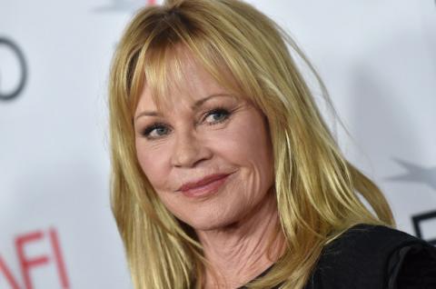 Melanie Griffith nasceu no dia 09 de agosto de 1957 em Nova York e estudou na Hollywood Professional School. Filha da modelo e atriz Tippi Hedren que atuou em “Marnie, Confissões de Uma Ladra” e "Os Pássaros" de Alfred Hitchcock.