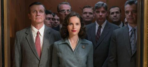 Esse é o título da cinebiografia de Ruth Bader Ginsburg, que foi uma das primeiras alunas do curso de Direito de Harvard e a segunda mulher a assumir uma cadeira na Suprema Corte dos Estados Unidos.