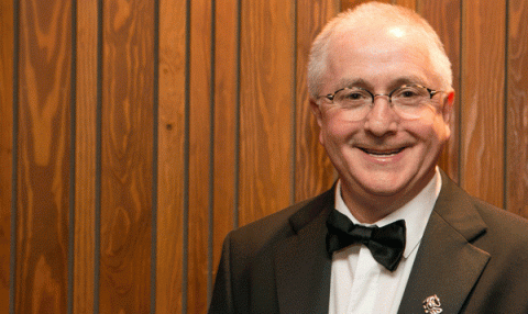 Se você pedisse ao compositor Patrick Doyle para escolher uma faixa das mais de sessenta trilhas compostas, não tenho dúvidas em afirmar que seria a Overture de MUITO BARULHO POR NADA.A resposta poderia ser simples, pelo fato de que são poucas as oportunidades para se compor uma trilha como aquelas, principalmente pelo aspecto cíclico que prevalece no campo das trilhas sonoras e naquele caso a singularidade está relacionada a própria resposta visceral que a música provoca.