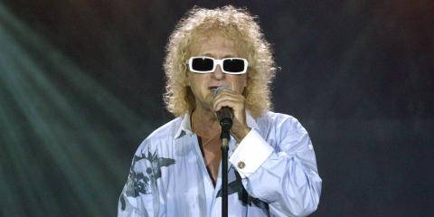 MICHEL POLNAREFF CANTA ‘LOVE ME PLEASE LOVE ME’.