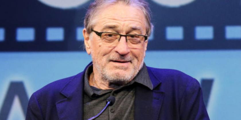 Robert De Niro está aniversariando neste dia 17 de agosto, ele que nasceu no ano de 1943, na cidade de Nova Iorque,EUA.  Depois de estudar num colégio de padres, De Niro decidiu que gostaria de interpretar, para isso se esforçou e estudou arte dramática no Conservatório de Stella Adler.